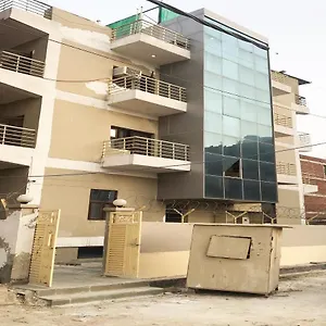 Hotel Oyo The Nest - Knowledge Park Near Pvr Ansal Plaza Greater Noida ***