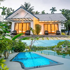 La Riva Lakeside Private Pool By Voye Homes Kochi