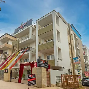 Hotel Aadat Subhash Chowk ***
